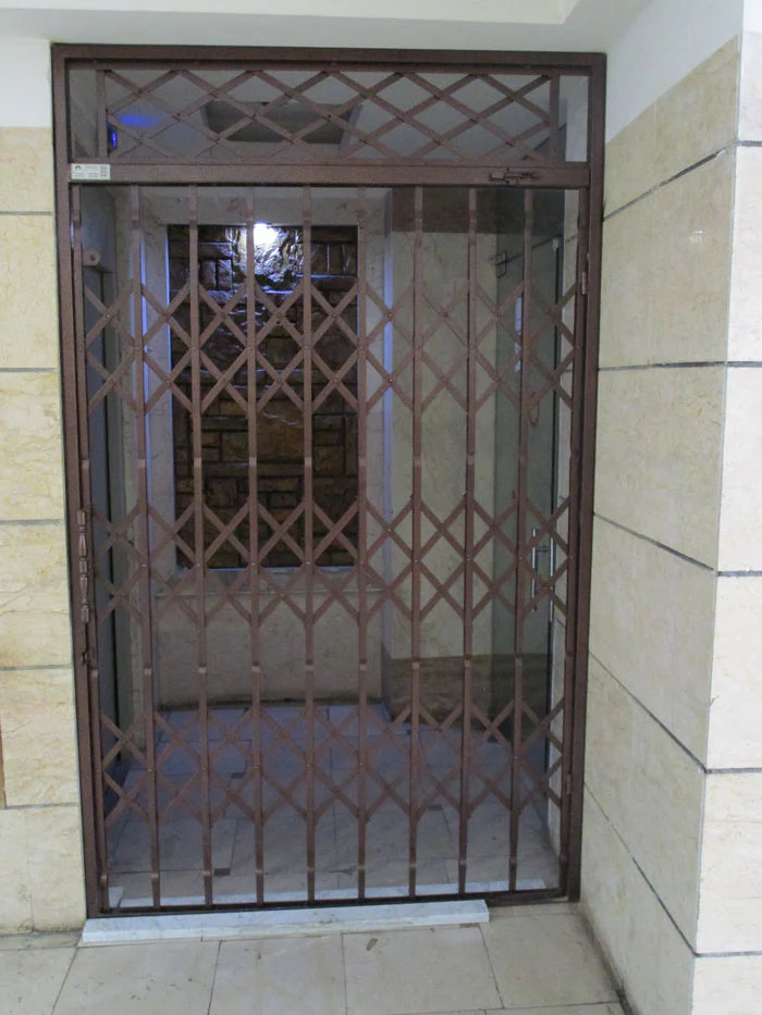 چه ویژگی هایی درب آکاردئونی را به گزینه ای امن تبدیل می کند؟