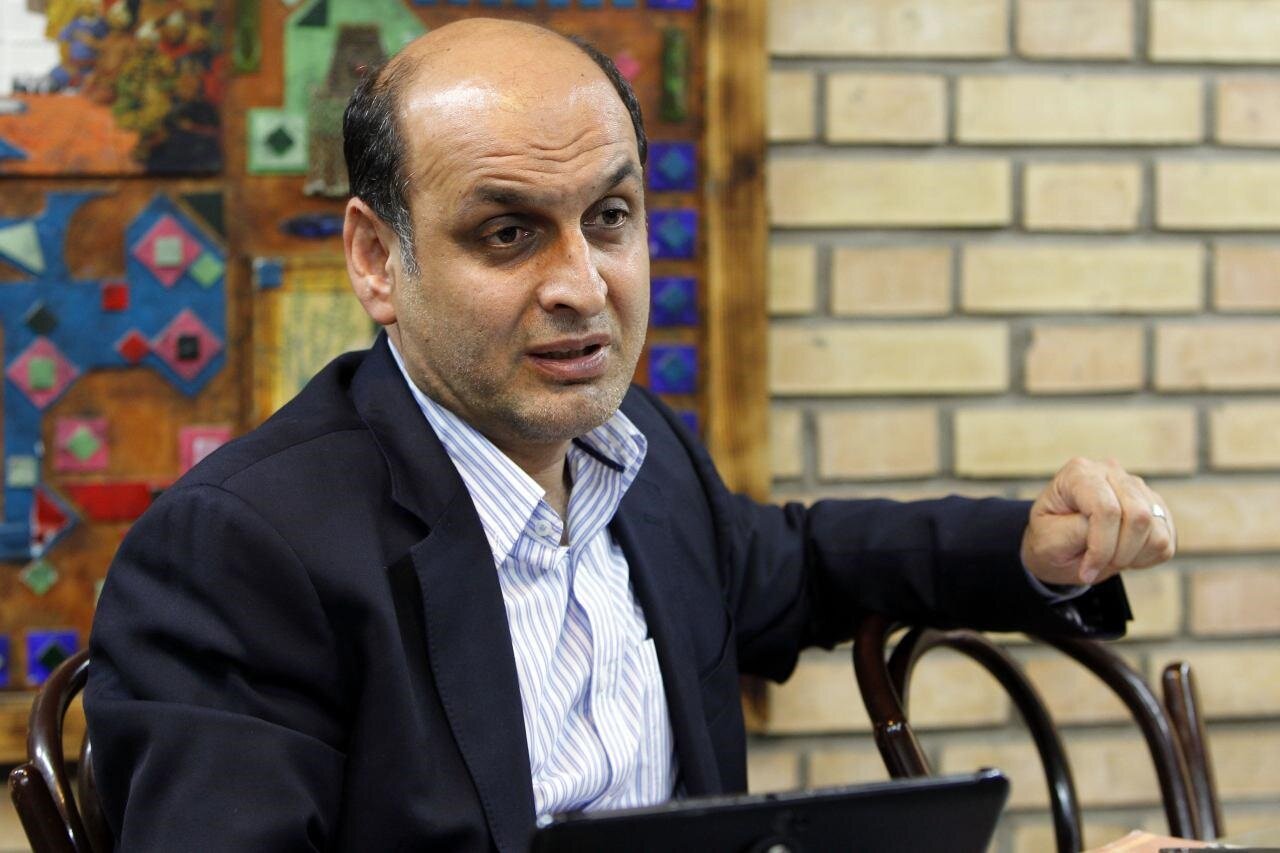 بدون اجماع برون رفت از وضع فعلی ممکن نیست/ وزیر اقتصاد آتی چه ویژگیهایی باید داشته باشد؟