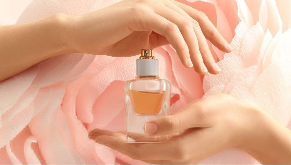 چگونه ماندگاری عطر خود را دوبرابر کنیم؟