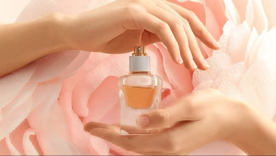 چگونه ماندگاری عطر خود را دوبرابر کنیم؟